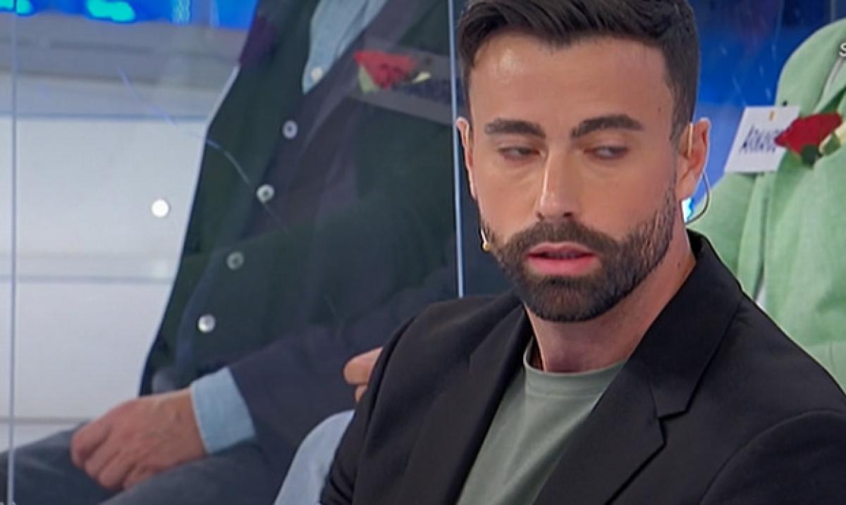 Andrea Uomini e Donne 2023: lite con Nicole a causa di Carlo