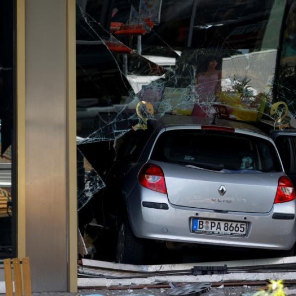 Berlino, 29enne armeno travolge folla con l’auto, ci sono vittime e…