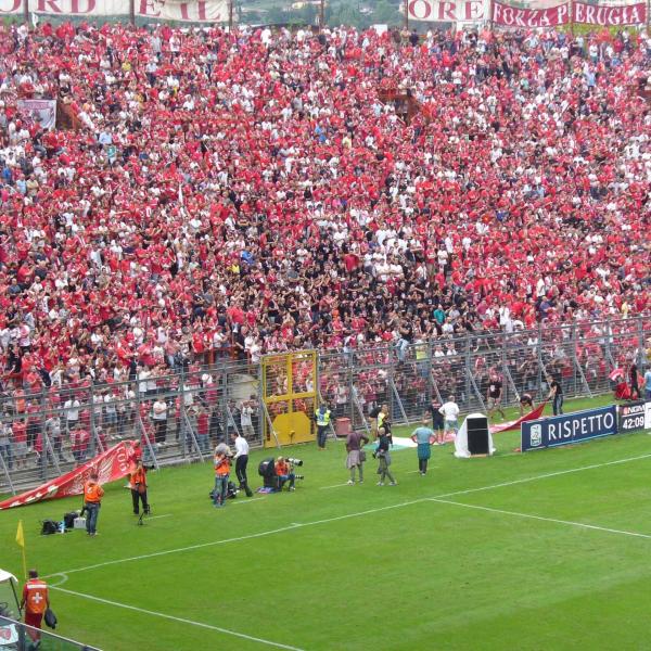 Serie B, in uno stadio blindato ecco il derby umbro Perugia-Ternana: il grifo per risalire, i rossoverdi per i play off