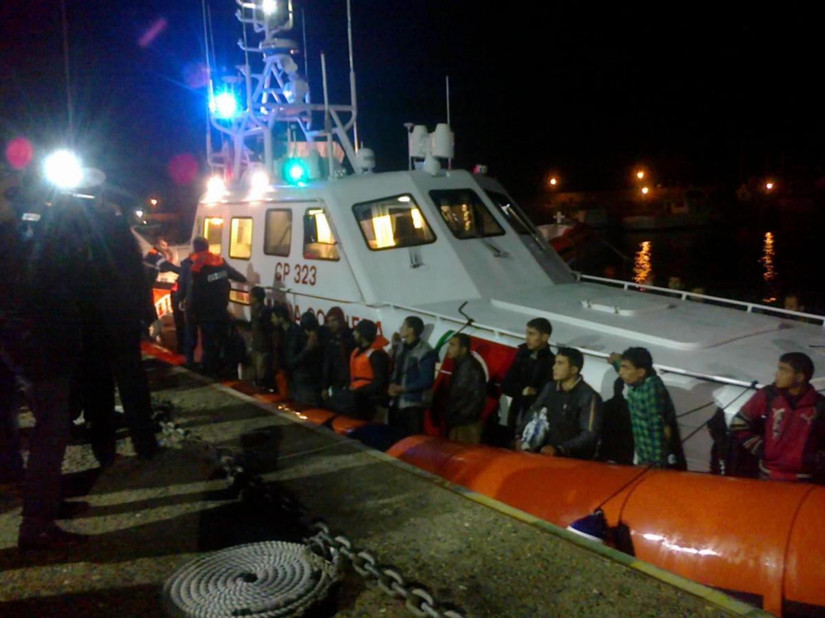 Sbarco migranti a Roccella Jonica, ne arrivano altri 105