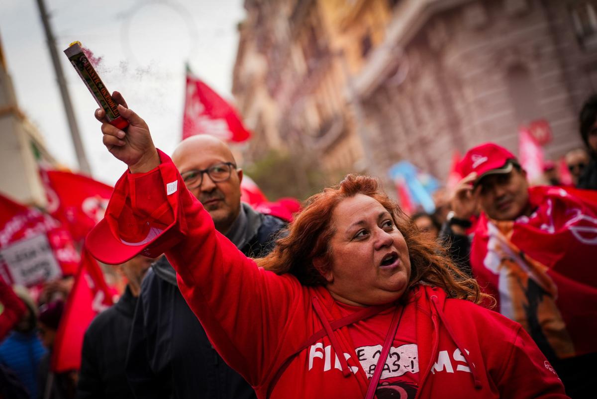 Licenziato perché bestemmia sul lavoro: l’indignazione dei sindacati