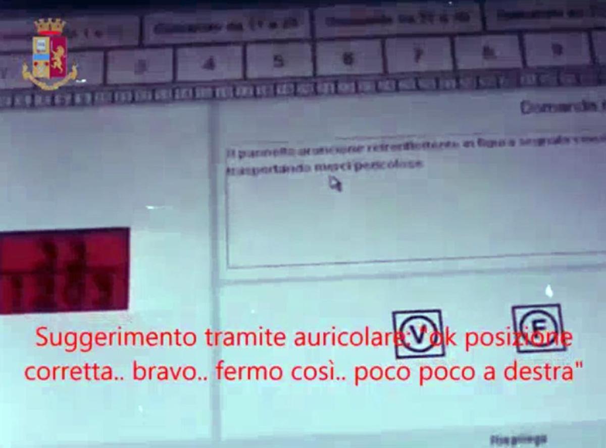 Sistemi Hi-Tech per superare esame guida, denunciati in quattro