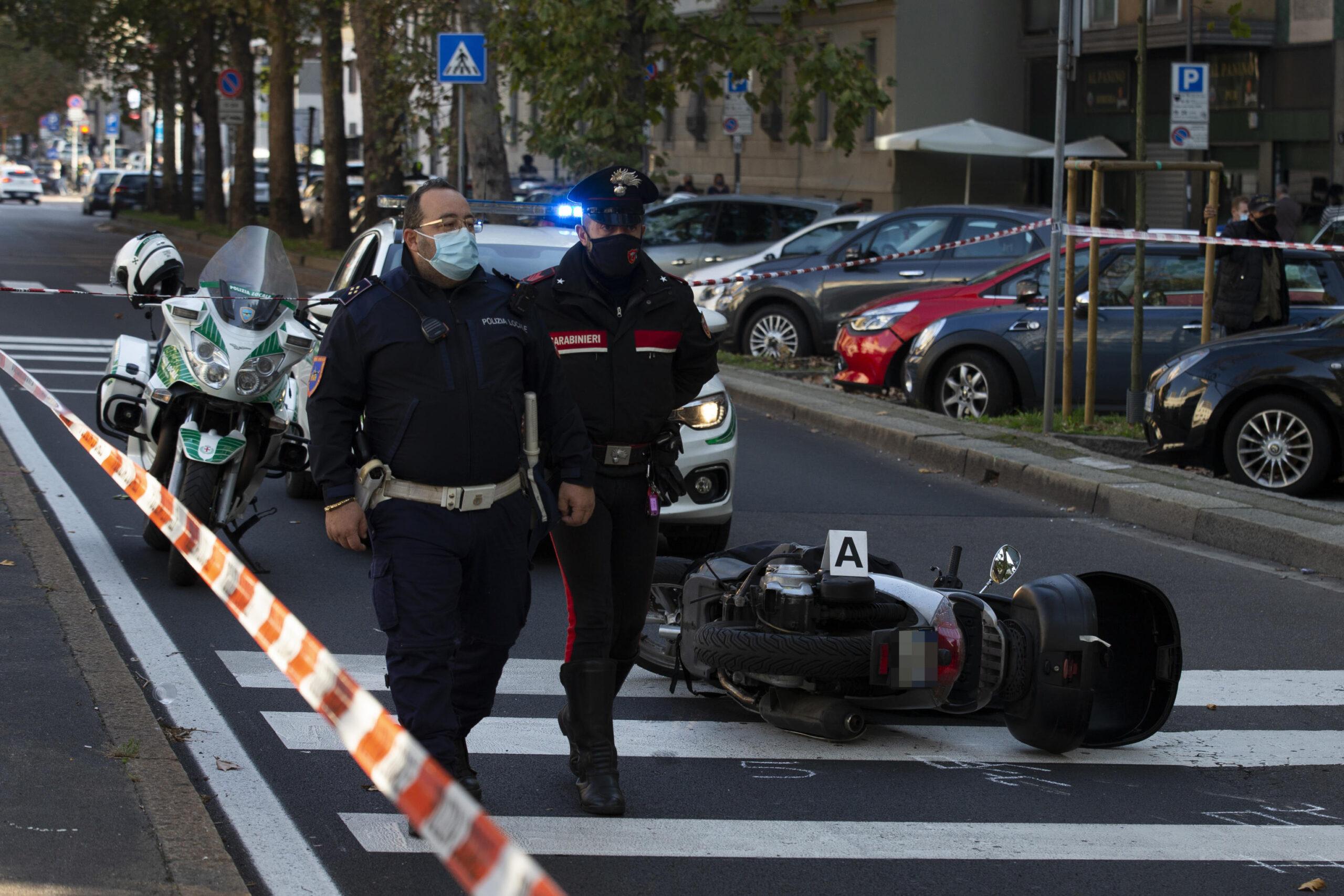 Roma, incidente via Flaminia: muore scooterista nello scontro con un furgone