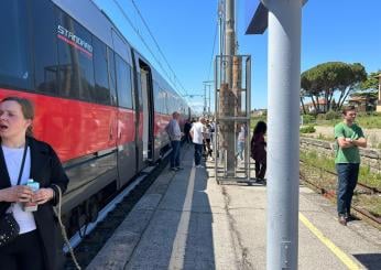 Latina, cadavere sui binari del treno: traffico in tilt sulla Roma-…