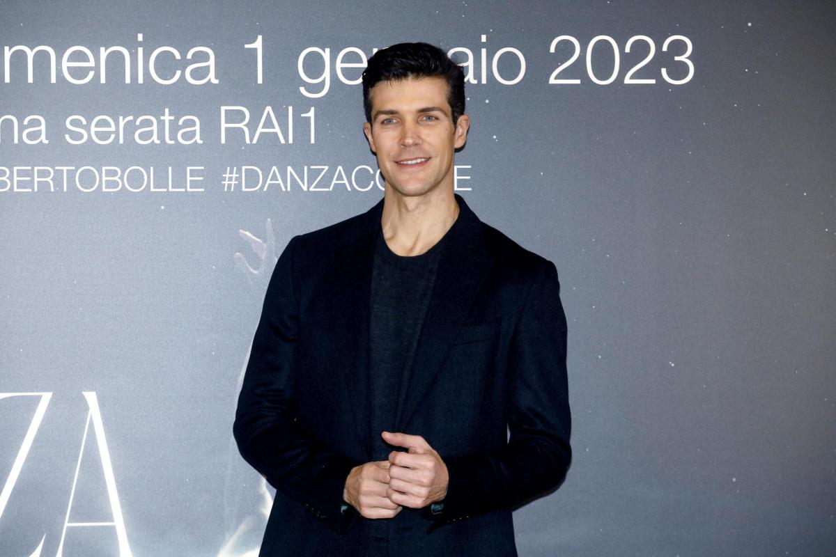 Roberto Bolle in tv, quando? “Danza con me” non va in onda oggi 1 gennaio 2024