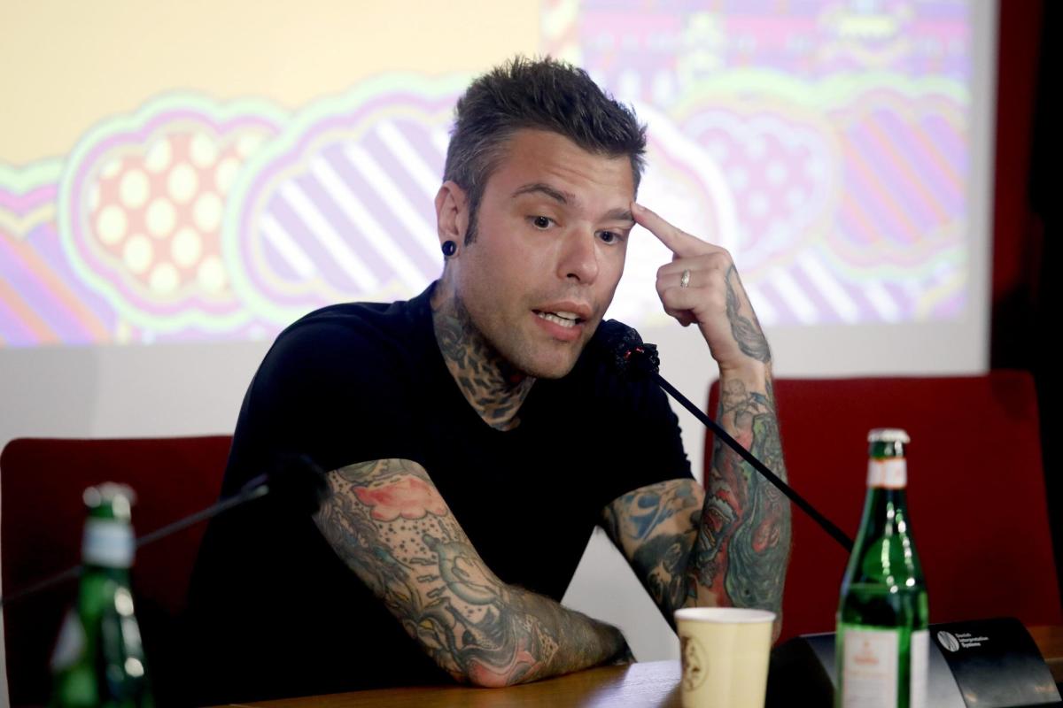 Milano, Fedez segnala un parcheggiatore abusivo alla polizia: scatt…