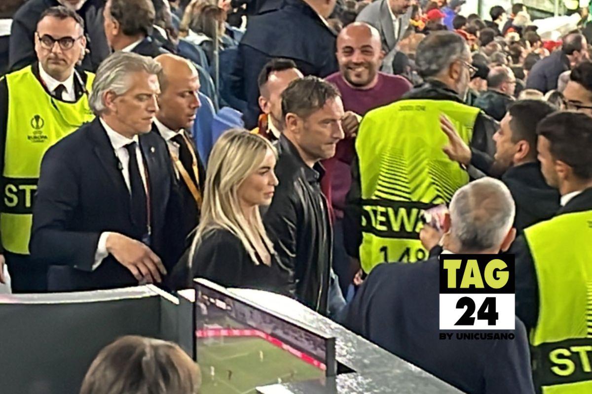 L’amore giallorosso tra Totti e Noemi, prima volta allo stadio insi…