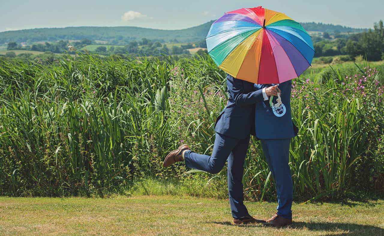 Congedo parentale e coppie LGBT: una sentenza boccia l’Inps