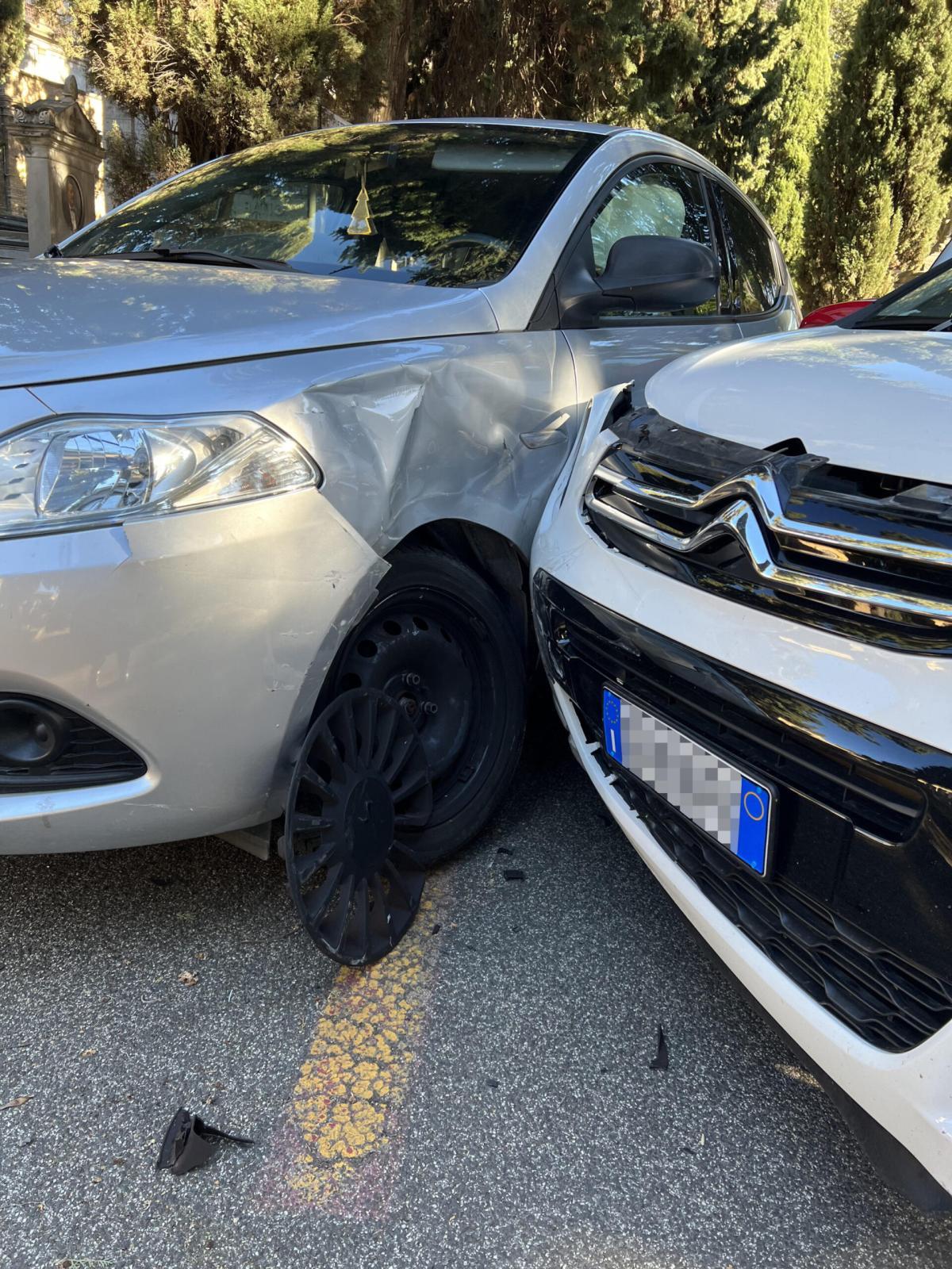 Vicenza, tragico incidente a Monticello Conte Otto: scontro frontale tra due auto, morta 39enne. Due feriti, uno è grave