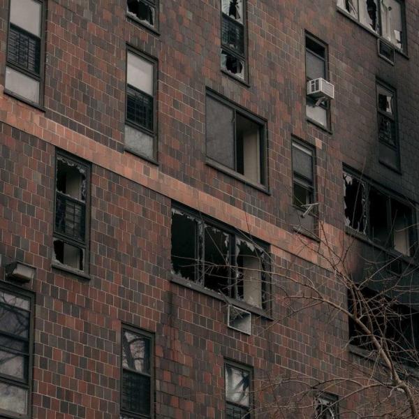 Incendio nel Bronx, una stufa elettrica provoca la tragedia