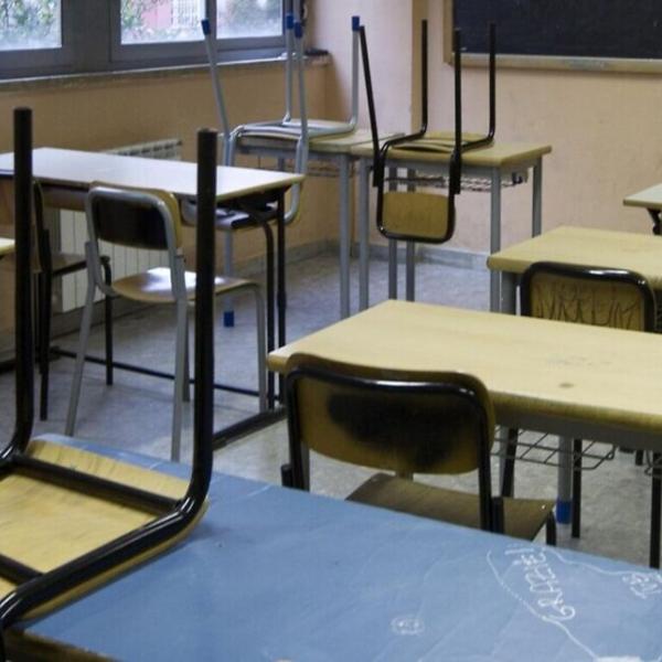 Scuola, bonus 950-1800 euro agli insegnanti che non si trasferiscono: a chi andrà il premio e in quale cedolino arriva