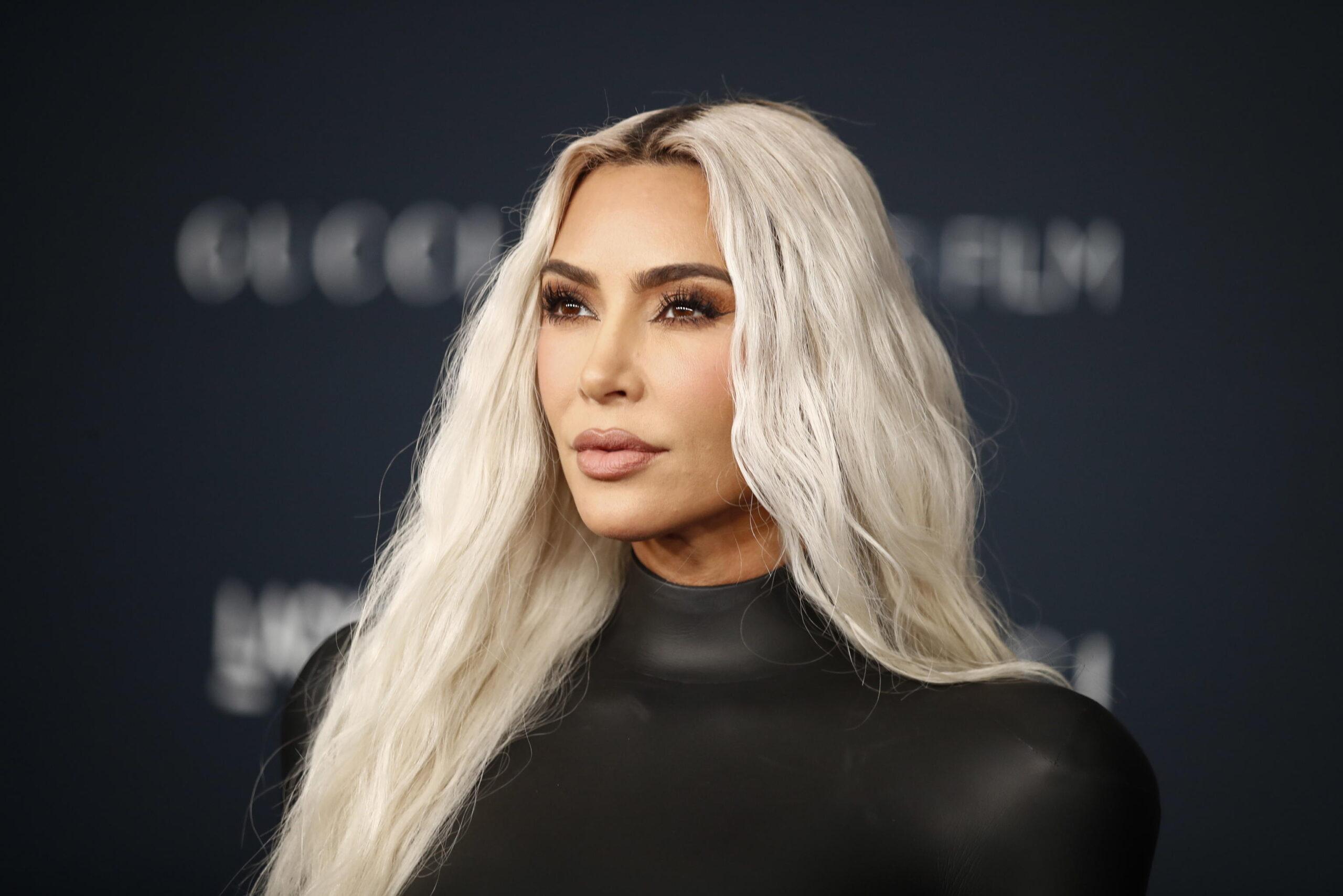 Kim Kardashian, la lite con la sorella Kourtney per Andrea Bocelli: ecco cosa è successo