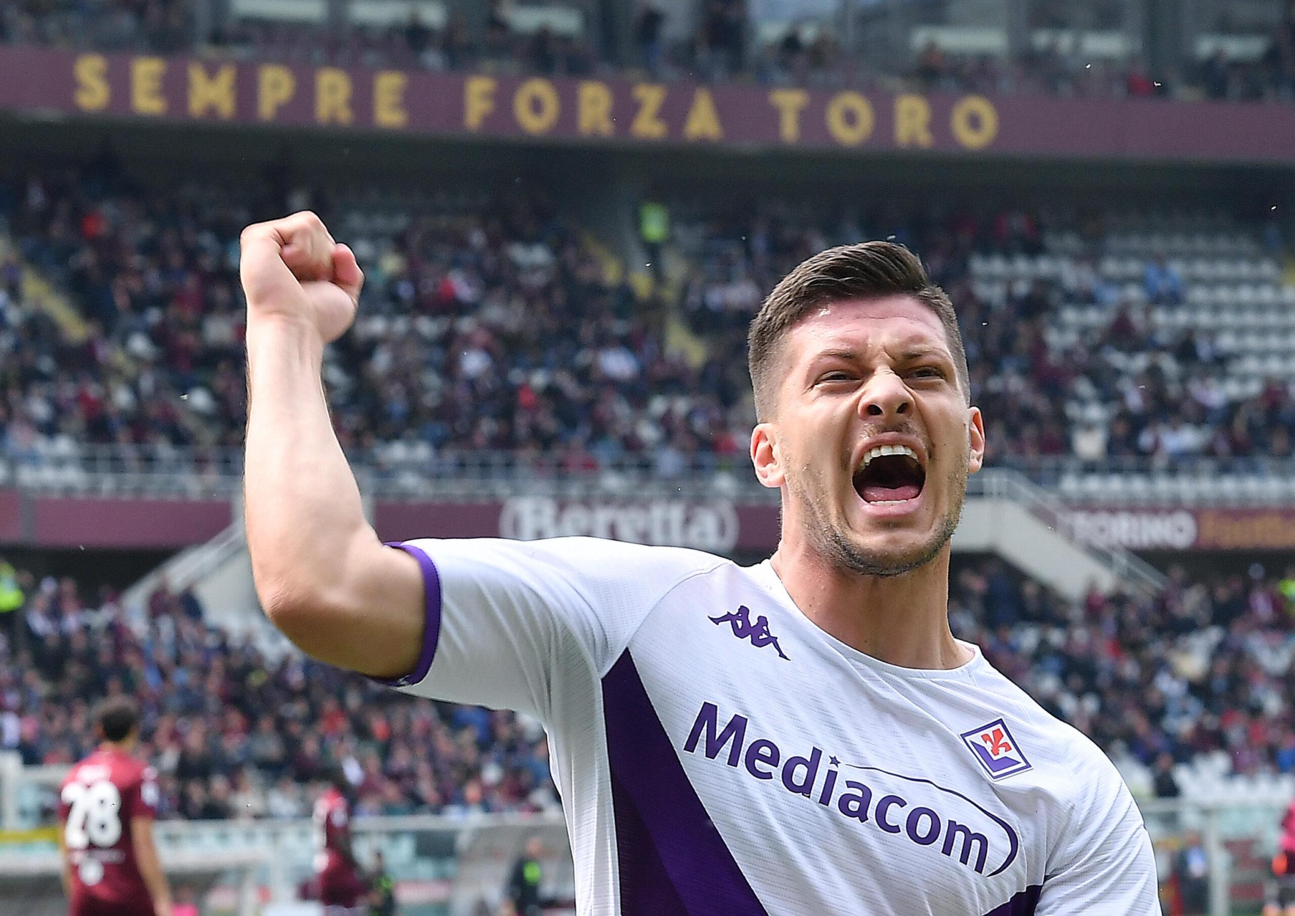 Jovic ai margini della Fiorentina e in cerca di una squadra: in Grecia non convince e il Milan si prende tempo