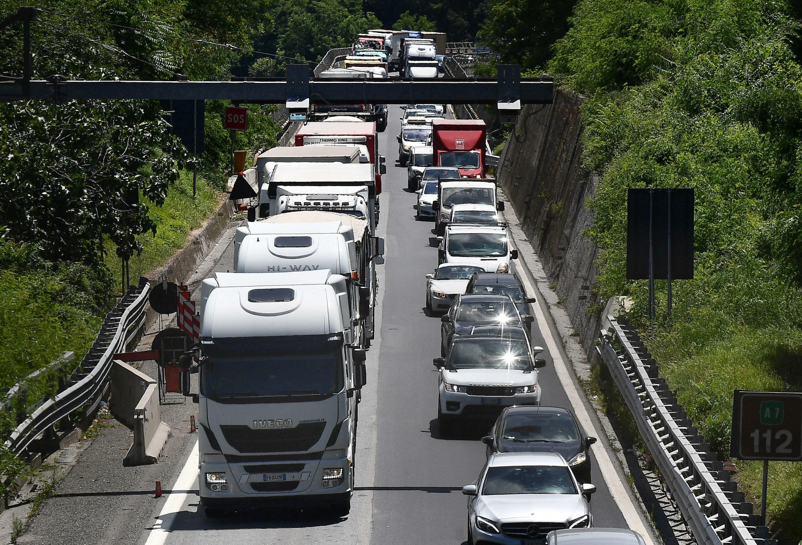 Salerno, incidente sull’autostrada A2: morto un camionista