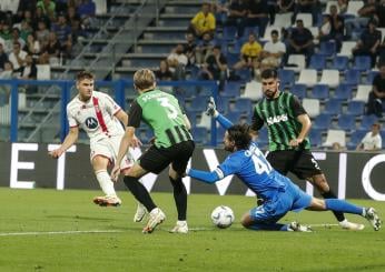 Monza-Sassuolo, gara sospesa per cinque minuti: un tifoso neroverde è caduto dal settore ospiti