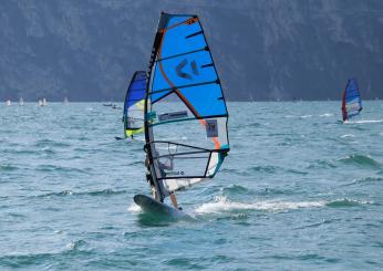 Quali sono i benefici del windsurf: lo sport che fa bene al cuore è adatto a tutti?