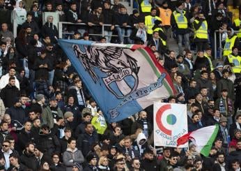 Roma-Lazio, cori razzisti verso Abraham e Lukaku durante il derby: Curva Nord a rischio squalifica