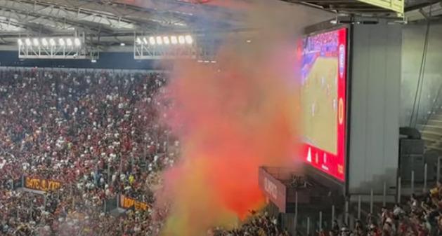 “Signa Inferre”: significato e traduzione dello striscione esposto dal Gruppo Quadraro nello spicchio dei Fedayn in curva sud durante Roma-Empoli