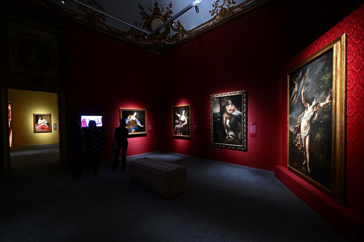 Genova, chiusa temporaneamente mostra di Artemisia Gentileschi per blitz degli attivisti contro le opere del pittore che stuprò l’artista