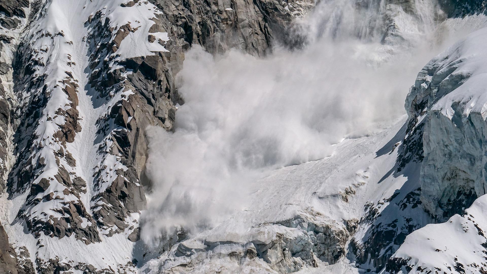 Valanga Valle d’Aosta oggi: tre aspiranti guide alpine disperse