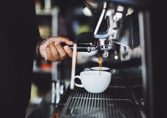 Treviso, aggressione a una barista per un equivoco su un caffè sospeso ad Asolo: denunciato un imprenditore