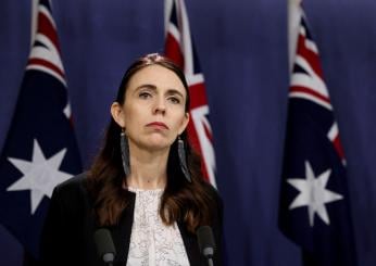 Nuova Zelanda, la storia di Jacinda Ardern, premier che ha dato le dimissioni