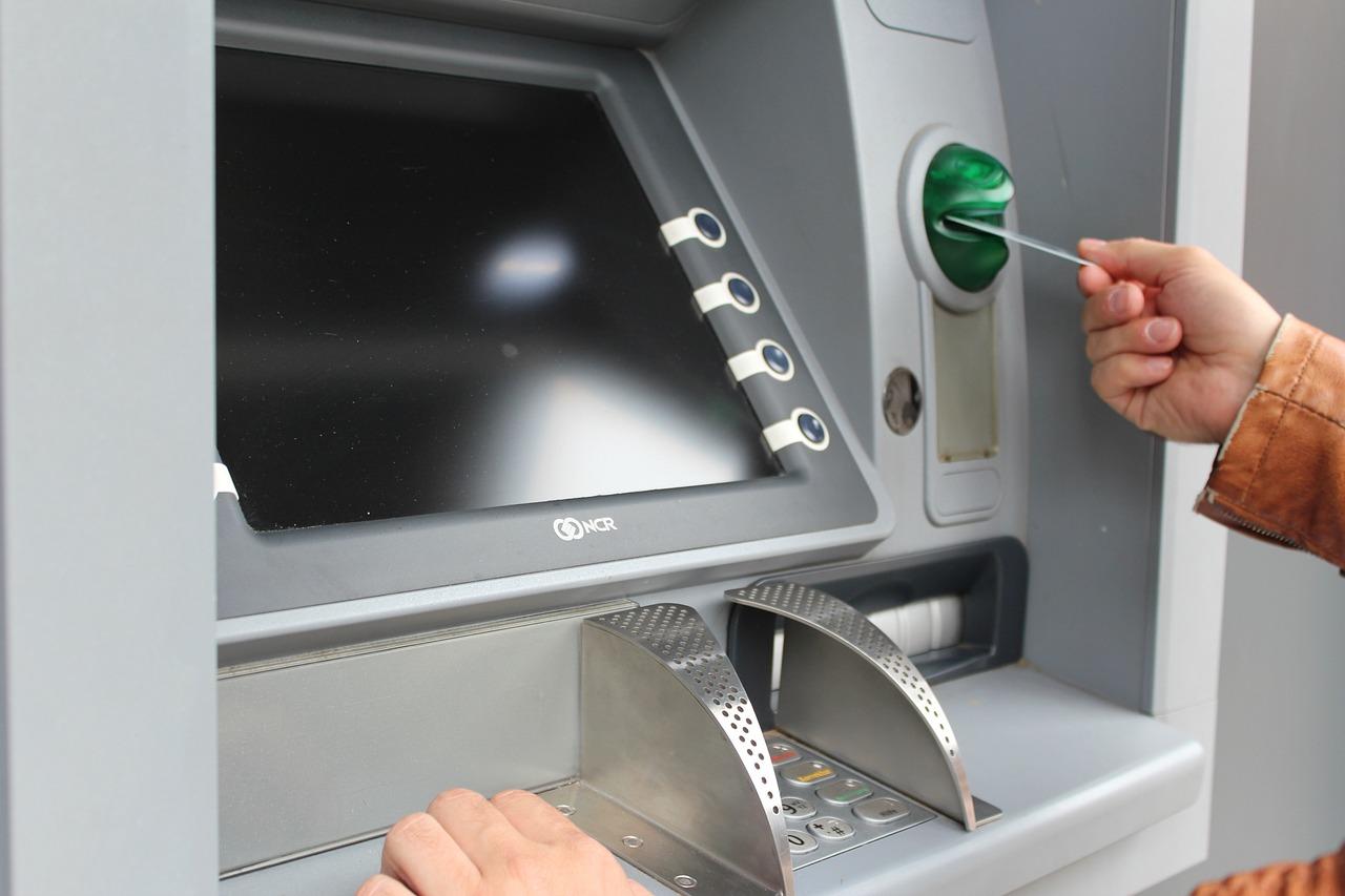 Truffa del Bancomat a Roma tramite skimmer: cos’è e a cosa stare attenti