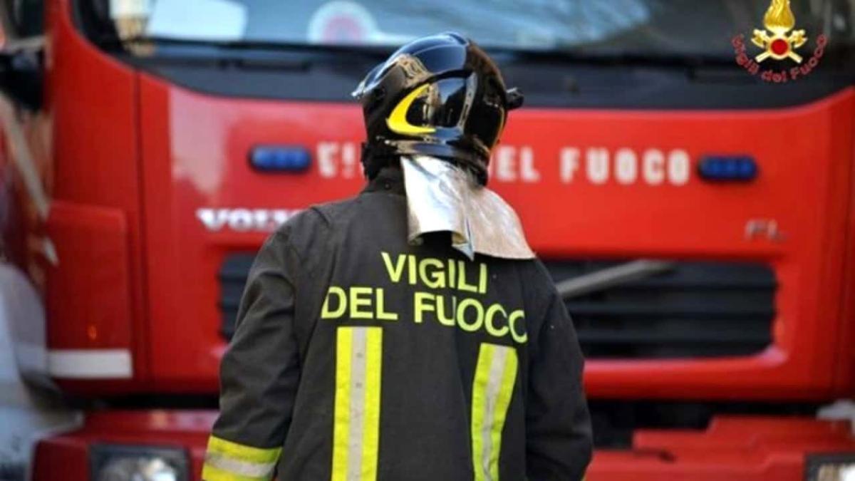 Incendio a Pantelleria, evacuata anche la villa di Giorgio Armani