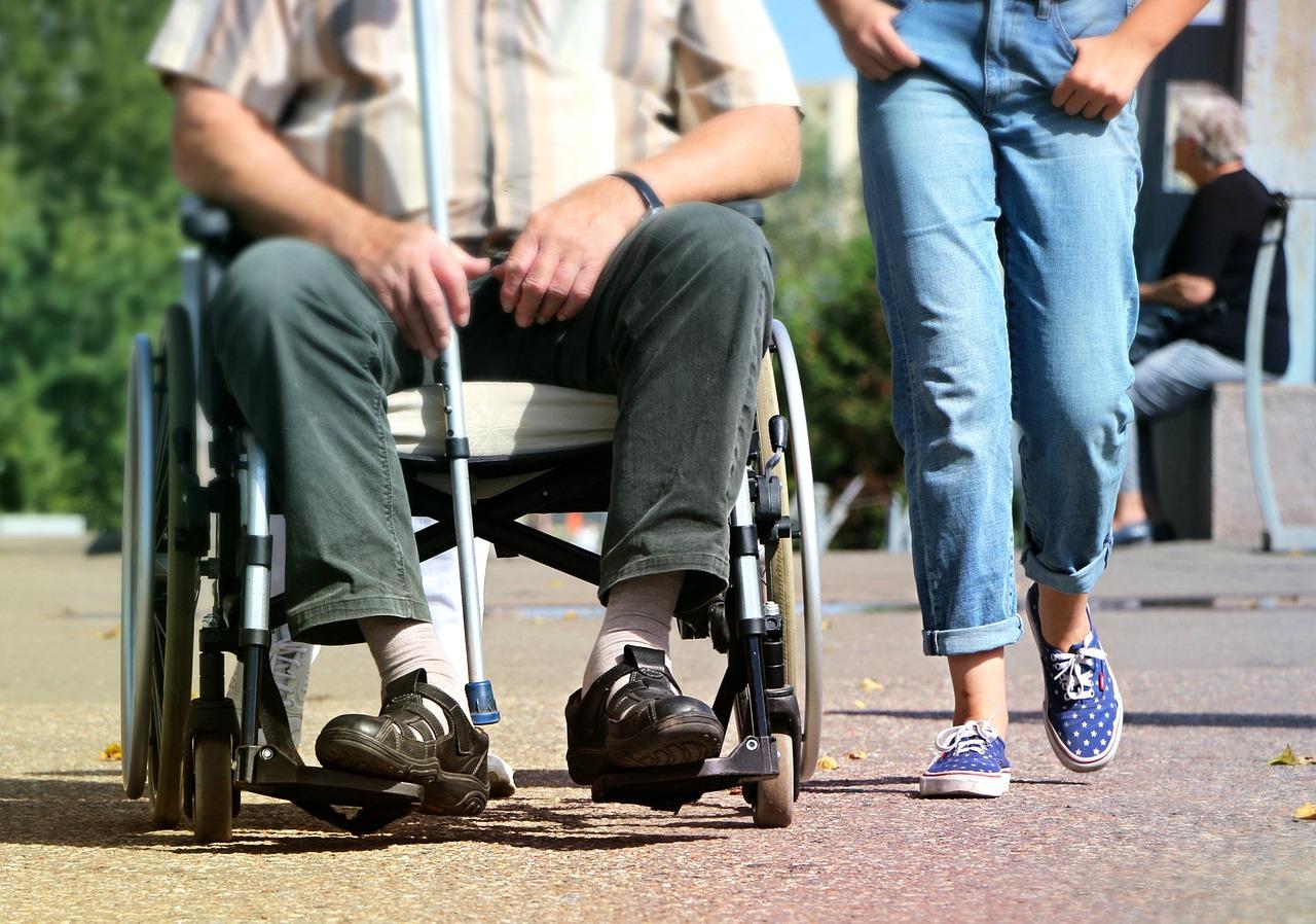 Congedo straordinario 104: quali sono i requisiti per avere l’indennità per l’assistenza di familiari disabili?