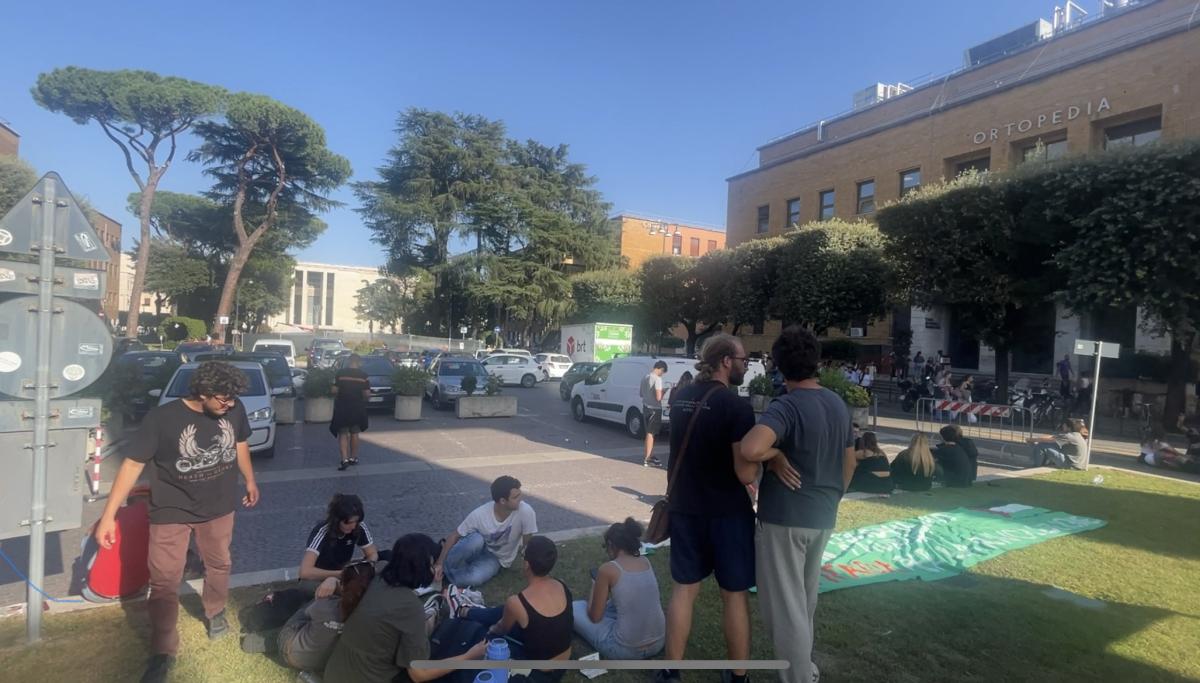 Proteste studenti per la Palestina alla Sapienza, tensioni con la p…