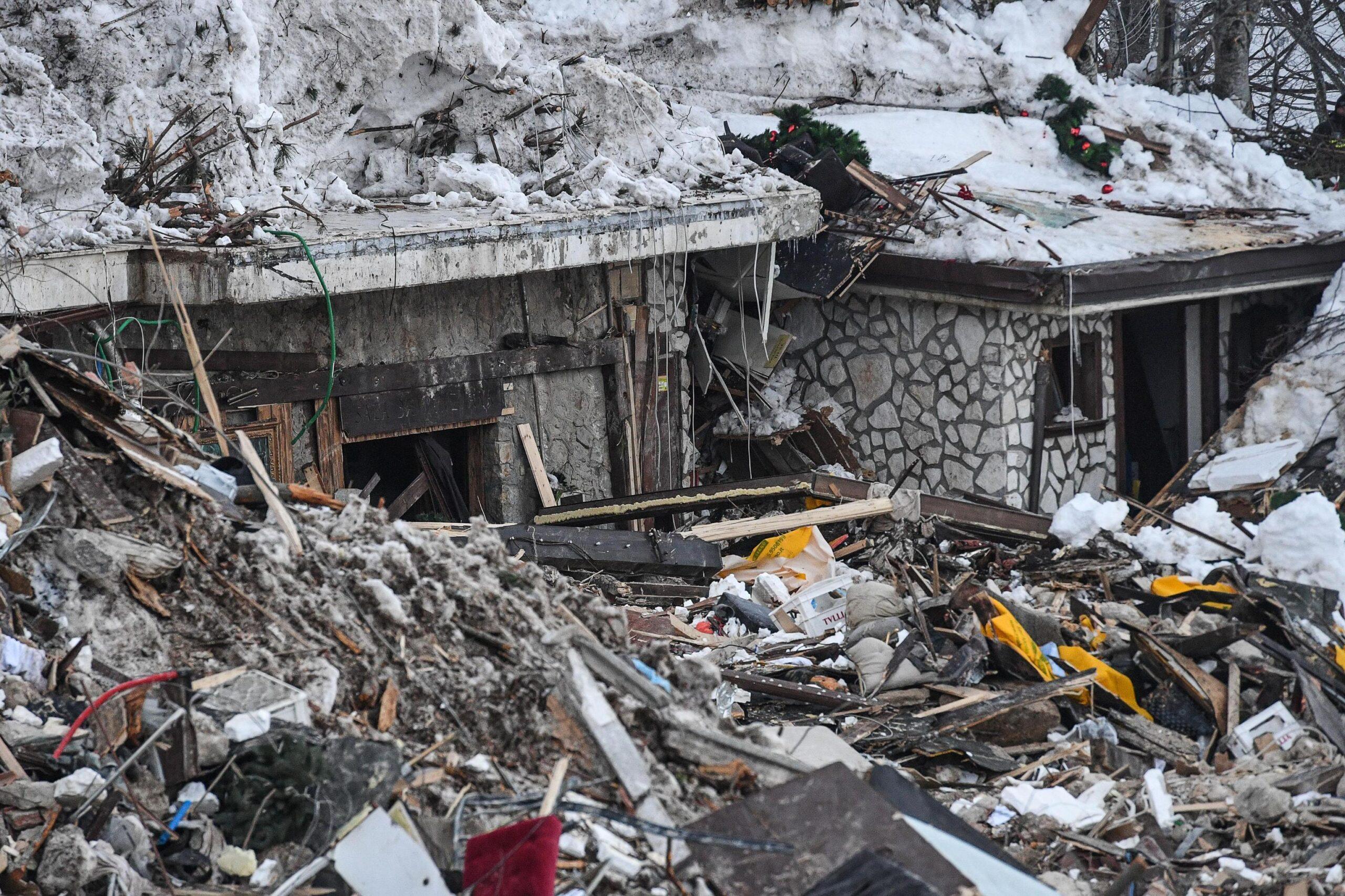 Rigopiano, la valanga che spazzò via l’hotel causando 29 vittime: ricostruzione della tragedia