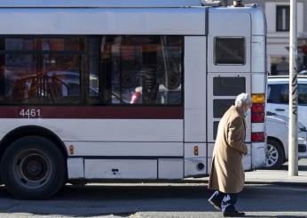 Roma, metro ferma tra Termini e Ottaviano: un uomo è caduto sui binari della metro A Lepanto