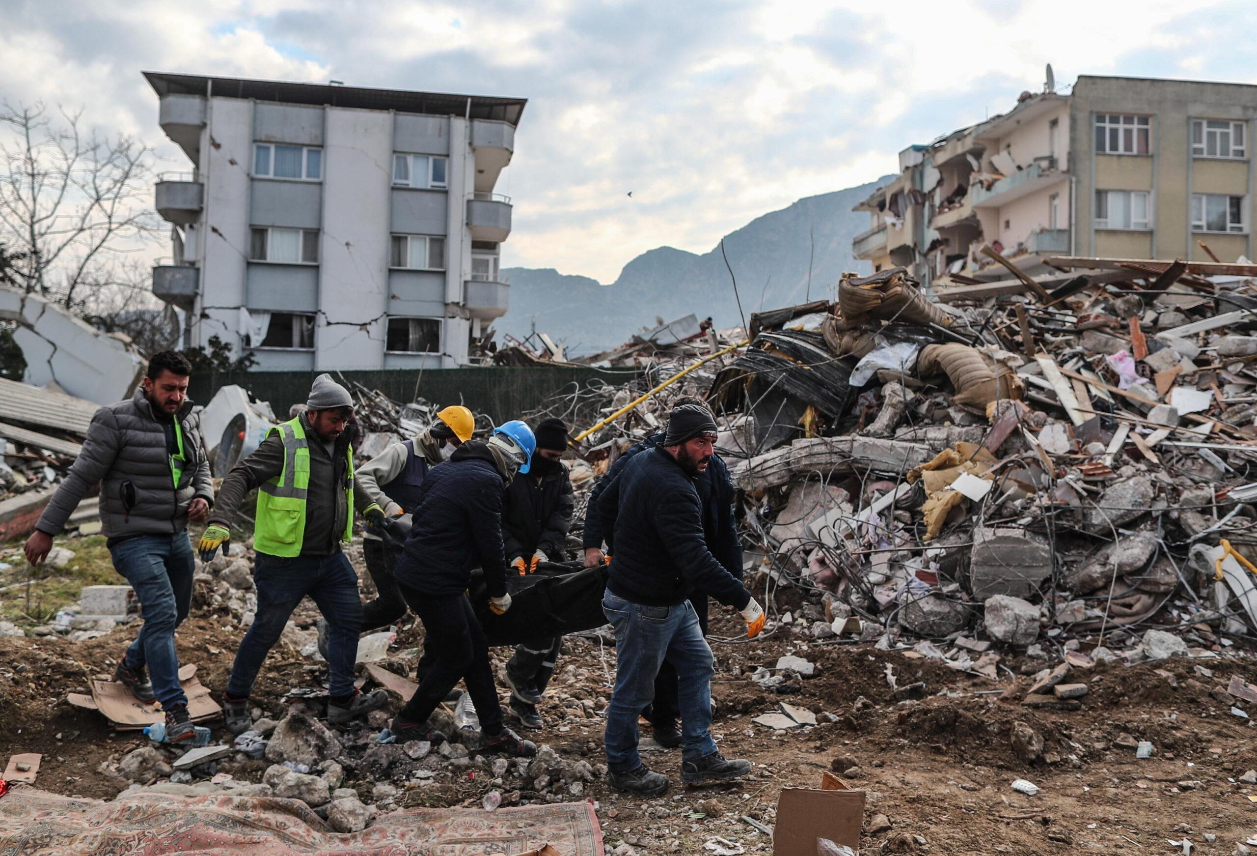 Terremoto in Siria e Turchia, le vittime superano quota 41mila. Estratte più di 8mila persone vive