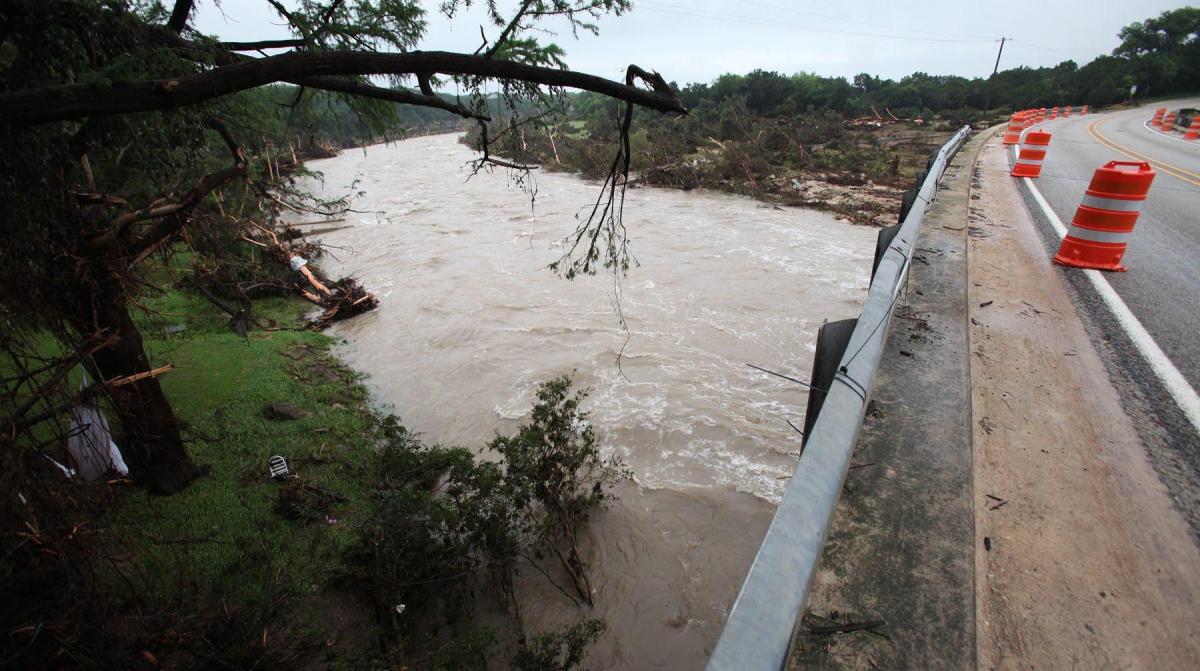 Usa, chiatta si schianta contro un ponte in Oklahoma: paura tra i passeggeri