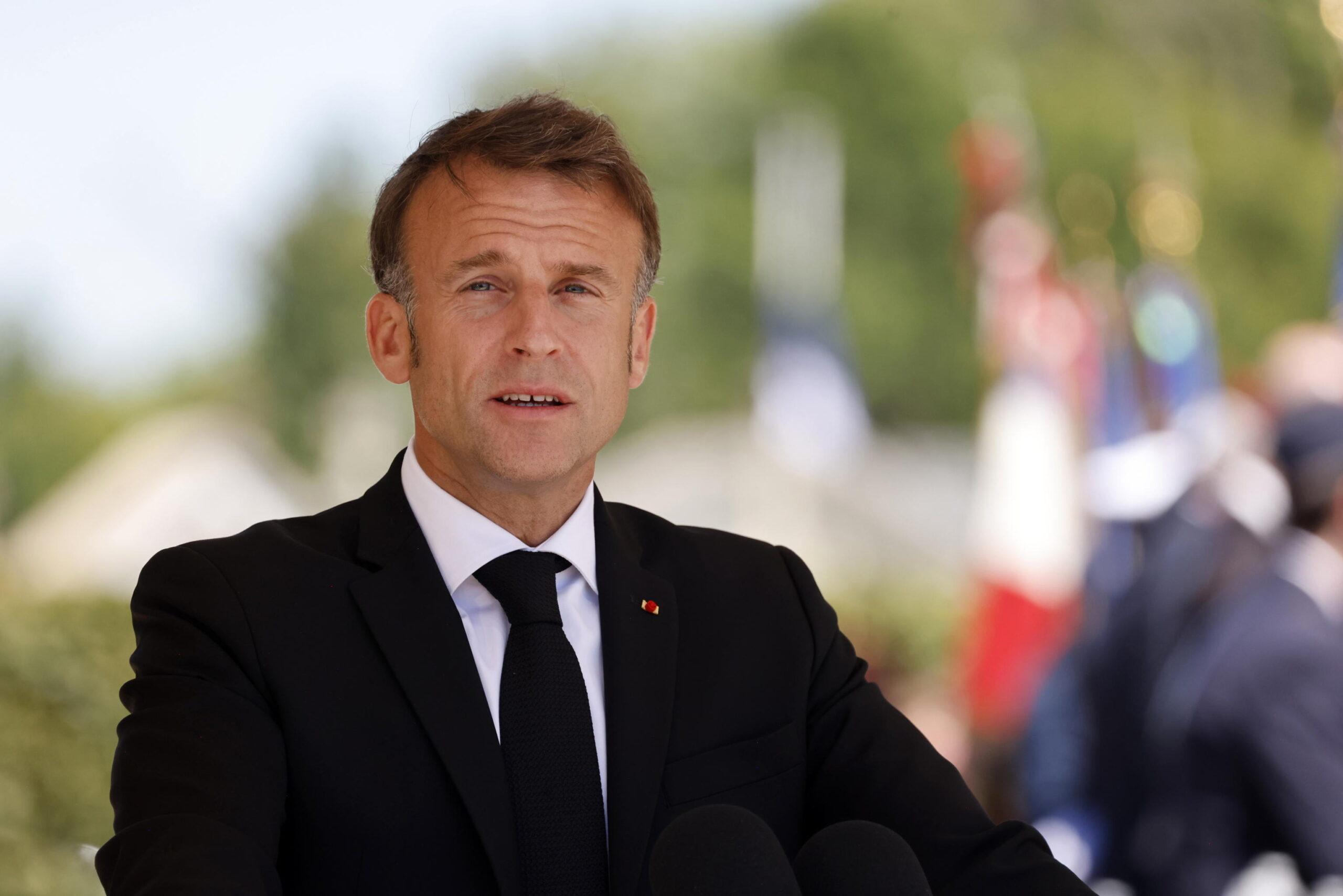 Elezioni anticipate in Francia 2024, Macron allontana le voci di dimissioni: “La decisione che ho preso inaugura una nuova era”