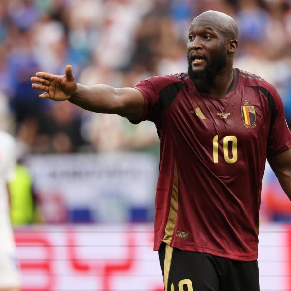 Nonostante gli errori nella gara d’esordio a Euro 2024, Lukaku è ancora protagonista sul mercato: Napoli, Fenerbahce e l’Arabia su di lui