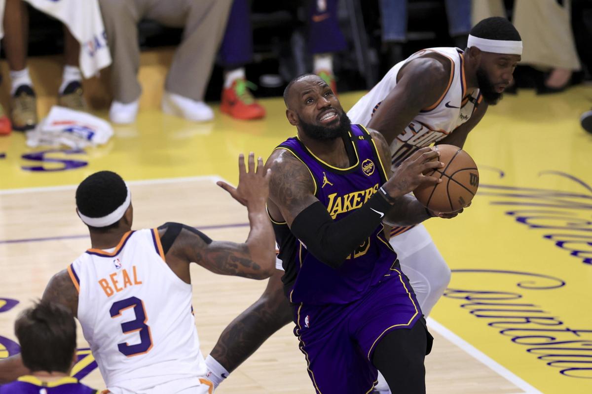 NBA 2024-2025, tripla doppia per LeBron James e successo per i Lakers: ultimo quarto straordinario per il Re