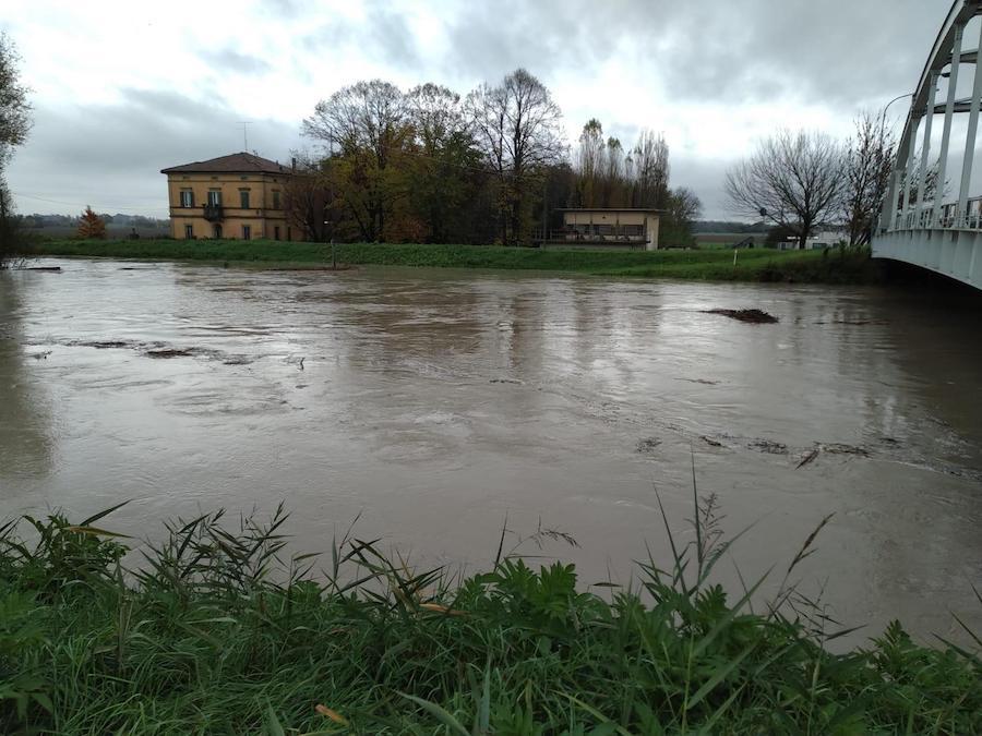 Maltempo, Emilia Romagna in ginocchio, è allerta rossa: chiusi tratti stradali e scuole 