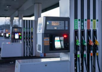 Carburanti, sale il prezzo del diesel: superata la benzina