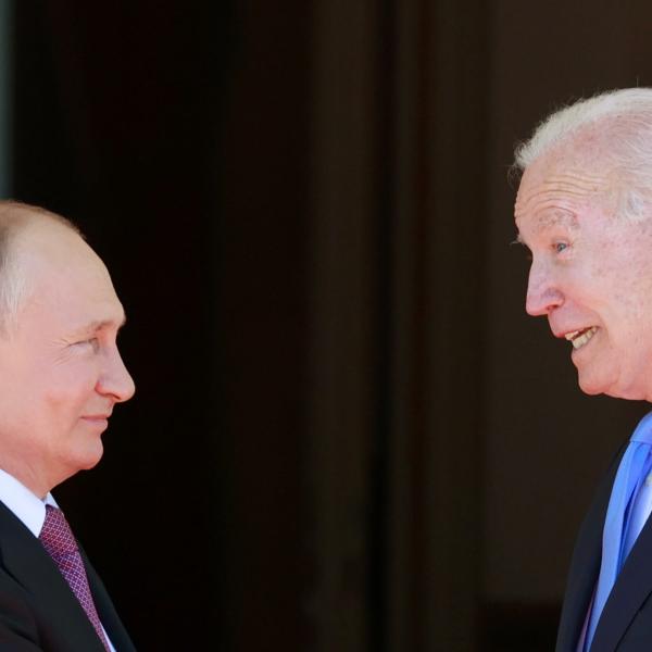 Biden tuona contro Putin: “E’ un pazzo figlio di p*****a”. La risposta dal Cremlino: “E’ solo un cowboy hollywoodiano”