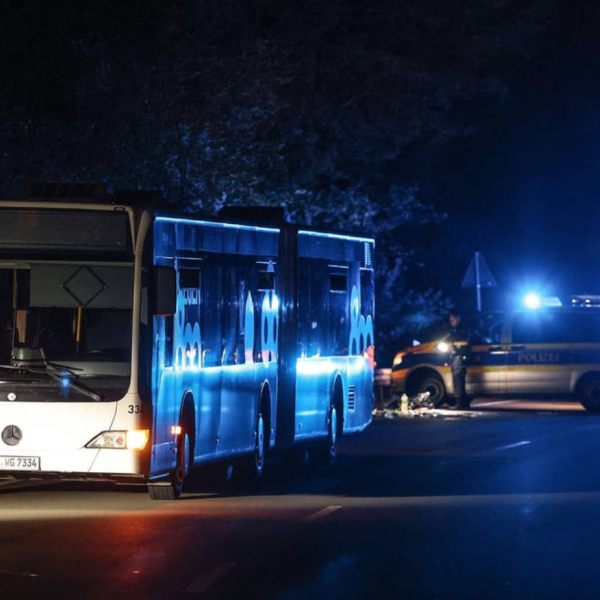 Donna accoltella cinque persone sull’autobus, altro attacco: ma cosa succede in Germania?