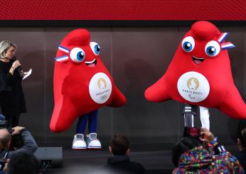 Mascotte Olimpiadi Parigi 2024 polemica e meme per forma a “clitoride”