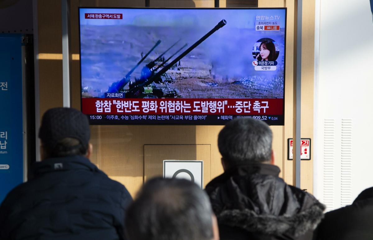 Corea del Nord, spari lungo il confine sud nel mar Giallo: Seul fa evacuare due isole e risponde al fuoco