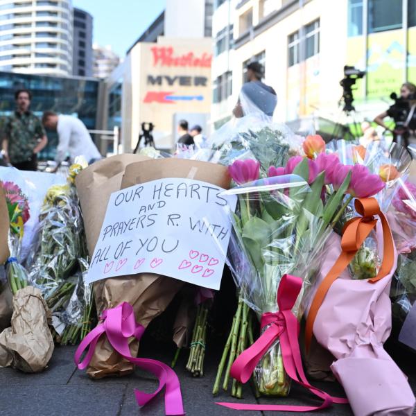 Attacco al centro commerciale di Sydney, secondo la polizia l’aggressore potrebbe aver preso di mira le donne: nuovi dettagli