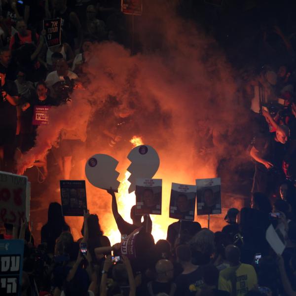 Israele, perché sono state organizzate nuove proteste a Tel Aviv? In piazza centinaia di persone | VIDEO