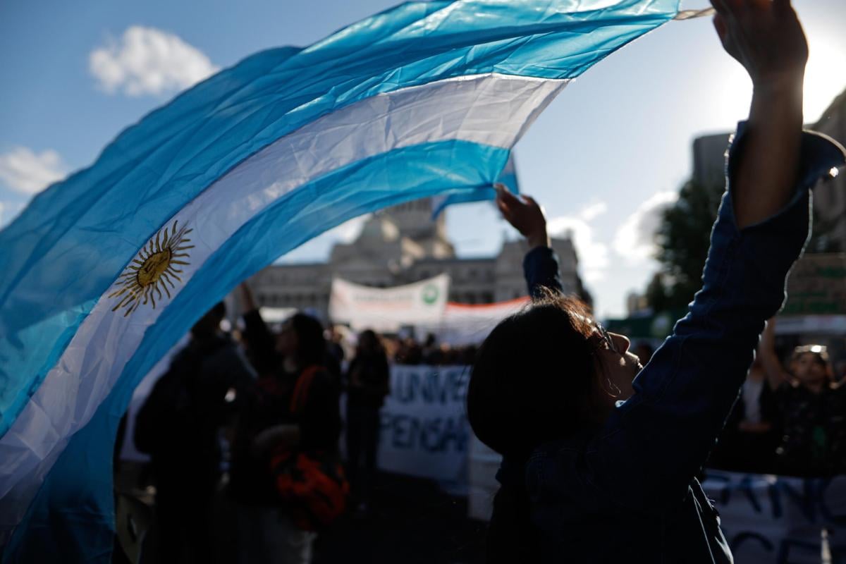 Argentina, proteste contro i tagli di bilancio all’istruzione: cosa sappiamo