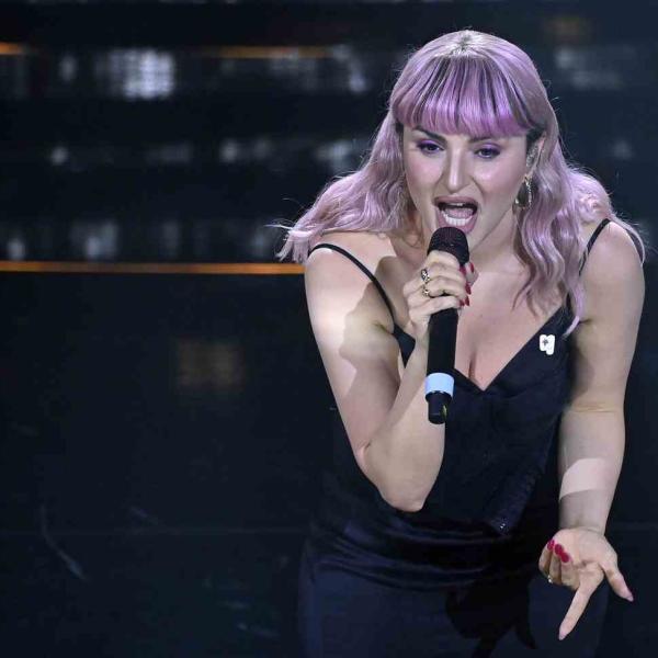 Arisa a Viva Rai2, ecco cos’ha detto la cantante ospite in diretta da Fiorello