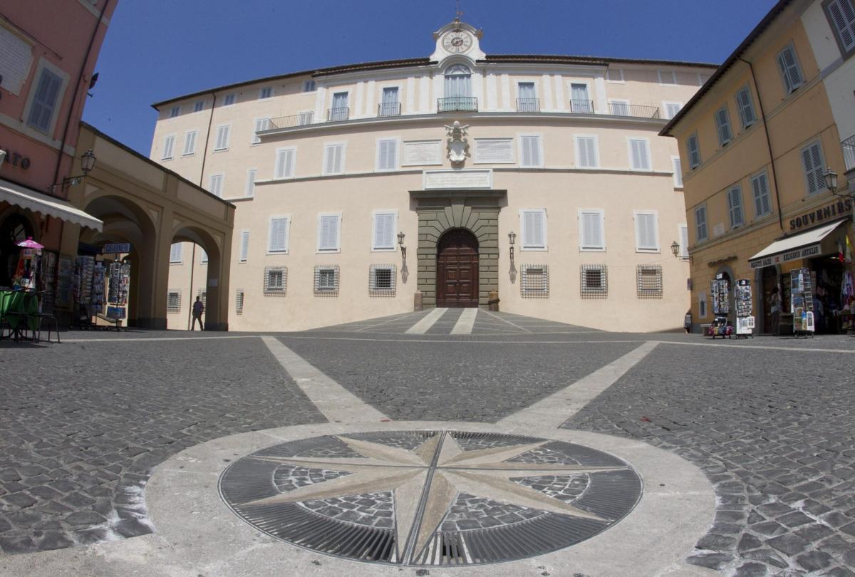 Castel Gandolfo, incendio nel Palazzo Pontificio: paura e danni