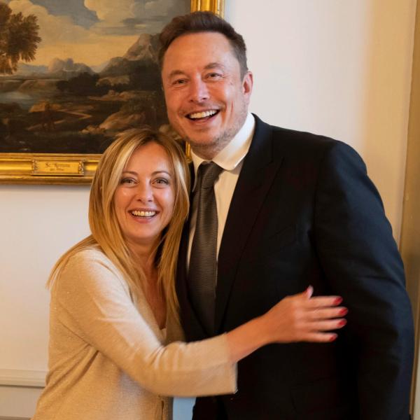 Profilo Instagram di Giorgia Meloni hackerato: online immagini fake su Elon Musk