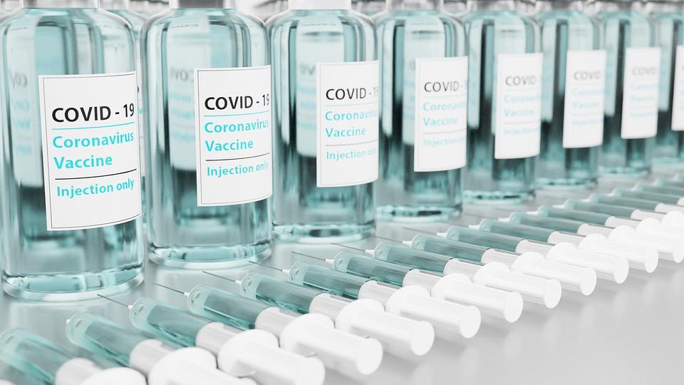 Obbligo vaccinale, oggi la decisione della Consulta sulla costituzionalità. Dalla Lega norma per sospendere le multe ai no vax